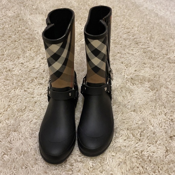 Strap Detail House Check Rubber Rain Boots - Picture 2 of 3